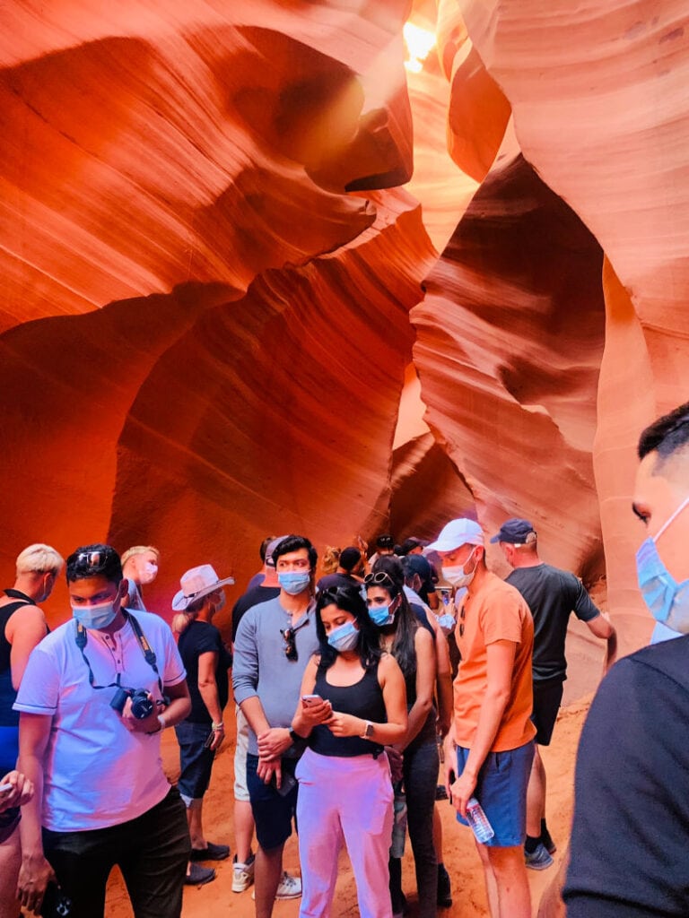 The crowd waiting at the beginning of antelope canyon
